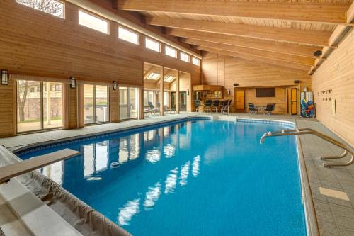 Navarre Villa | Luxe Long Lake Estate! Courts, Pool & Game Room