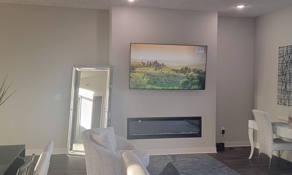 Dundee-Happy Hollow Historic District Condo | Luxury 3BR Condo 5min from downtown great location for college world series