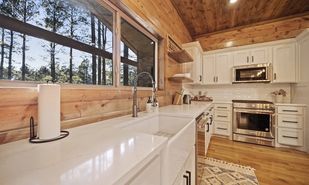 Hochatown Cabin | Luxury Cabin | Hot Tub | Pool Table | 2 King Suites | In the Heart of Hochatown