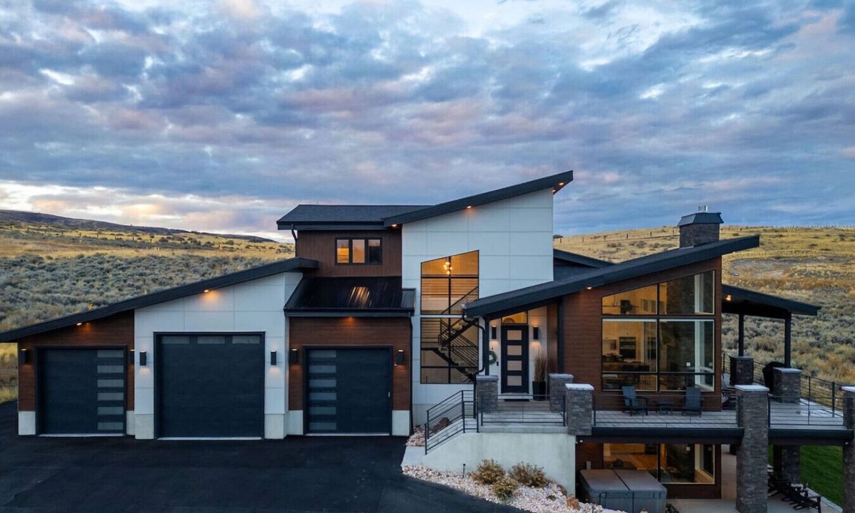 Fish Haven House | Luxury Lodge with Hot Tub, Theater & Pickleball Court