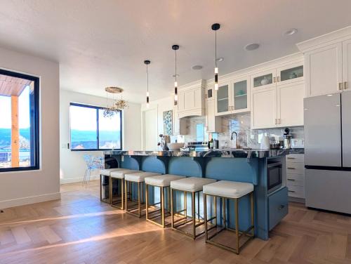 Torrey Villa | Luxury Modern 4 Bedroom House Near Capitol Reef NP Sleeps 10