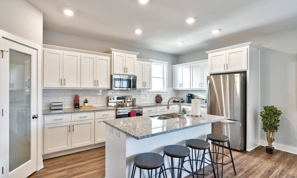 Raytown House | Luxury New Build Family Home W/Office & Fast WIFI