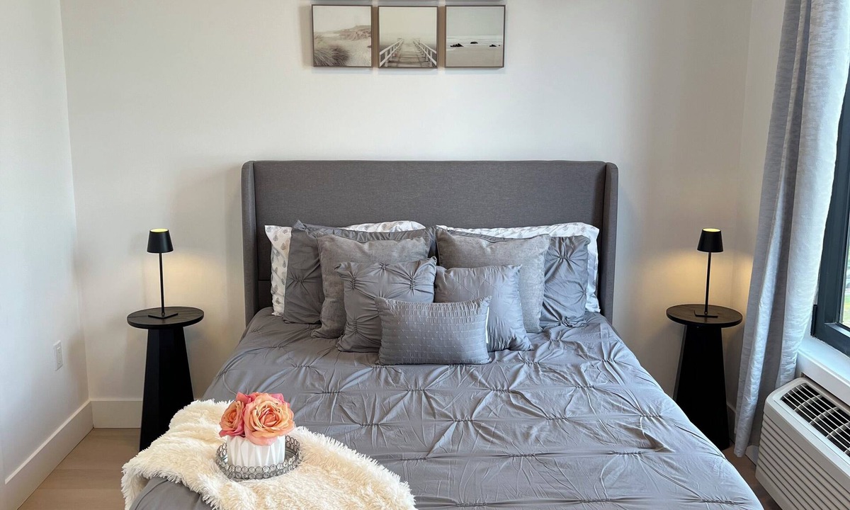 Elizabeth Apartment | Luxury Queen Studio- Minutes To NYC, EWR & MetLife