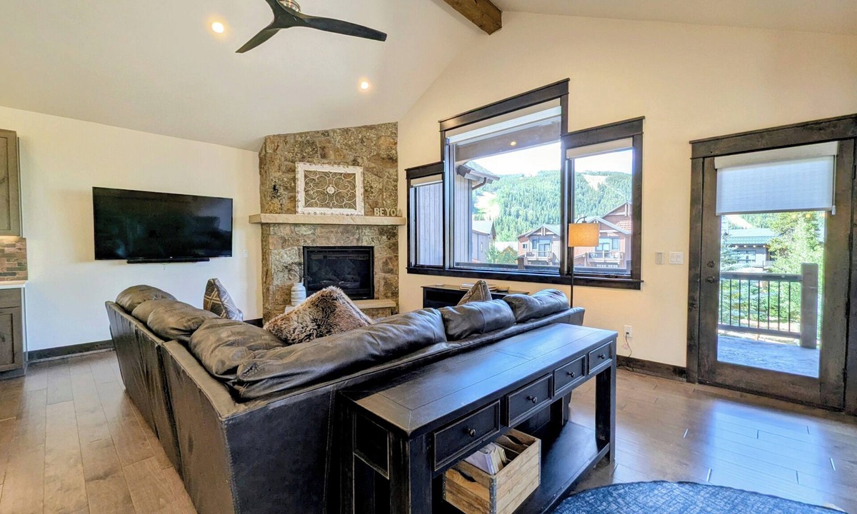 River Run House | Luxury Townhome w/Hot Tub|Private Garage