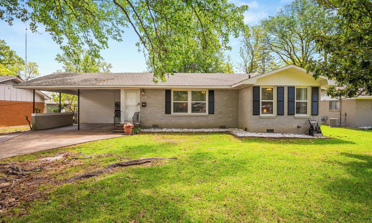 Monroe House | Magnolia House