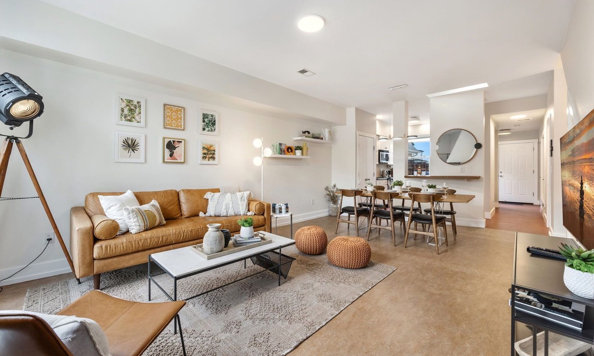 Old Town North House | Mid-century Mod Retreat near Old Town – Free Bikes