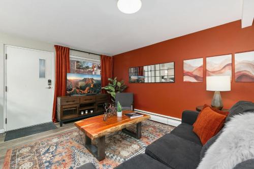Old Town Apartment | Modern & Chic Condo in the Heart of Old Town