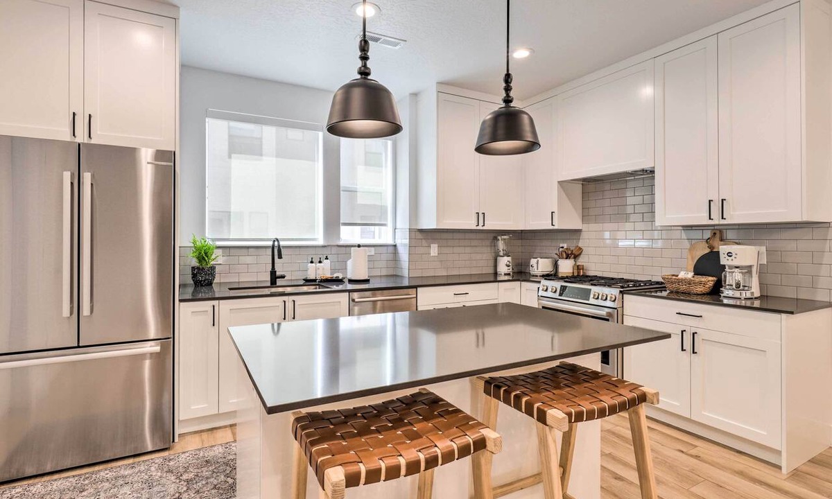 Central Business District Apartment | Modern-chic Provo Townhome 1 Mi to BYU Campus