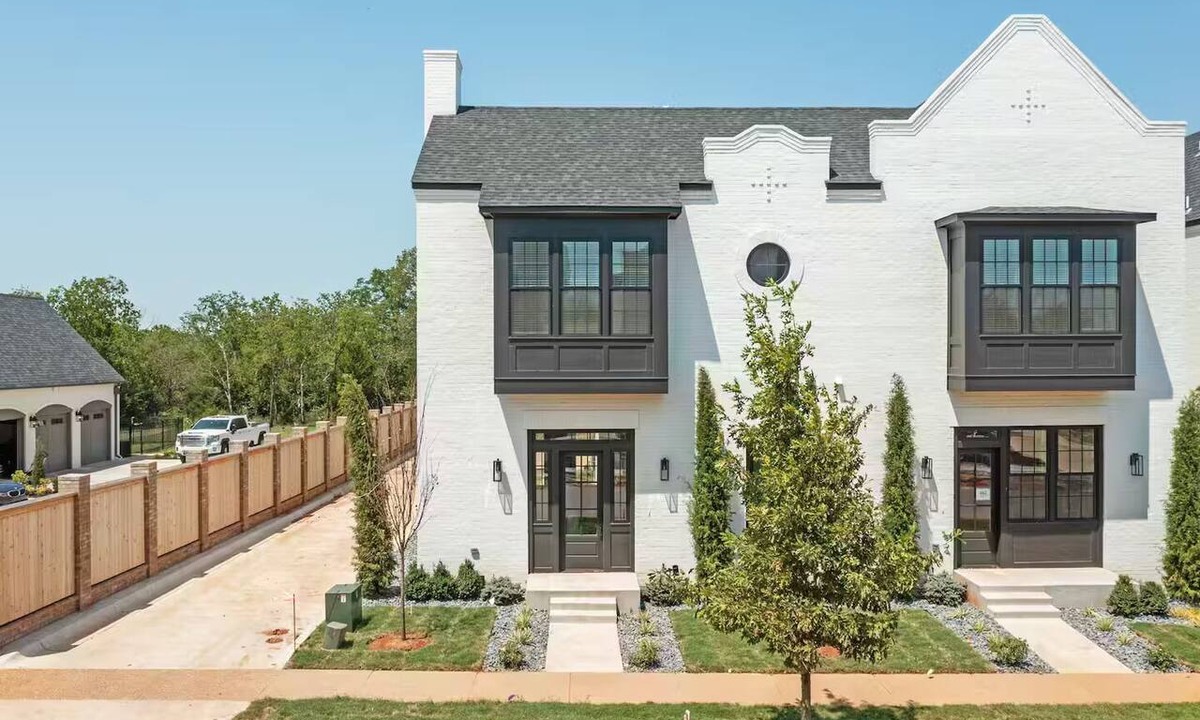 Wheatland House | Modern & Comfy Gem - Walk to Shops & Food