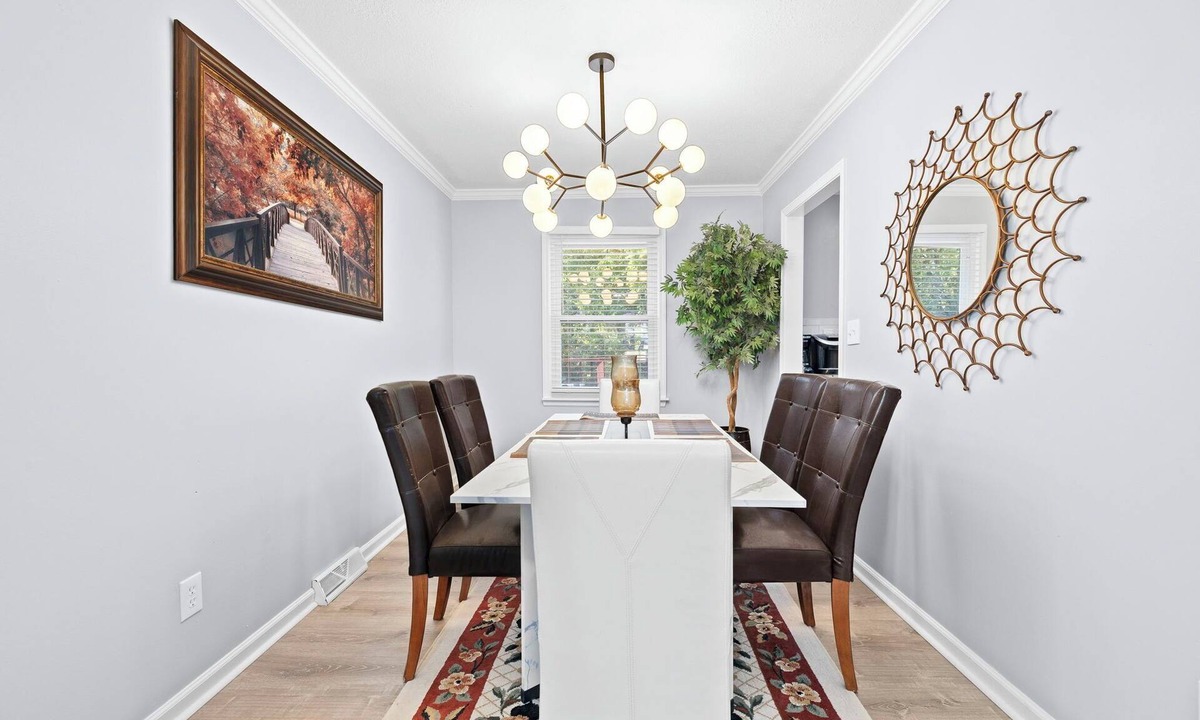Olathe House | Modern Family Duplex Gateway by YDSH GuestMind - Pet Friendly