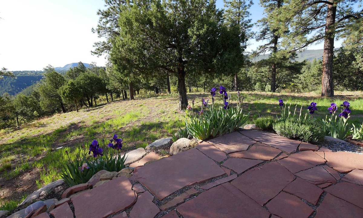 Durango House | Modern Luxury Home on 3 Acres - Great Views - 10 Min. to Downtown Durango
