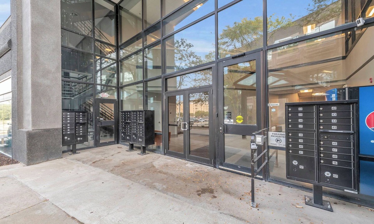 Waldron House | Modern & Nice Place in Kansas Free Parking & WiFi Near Airport Very Convenient