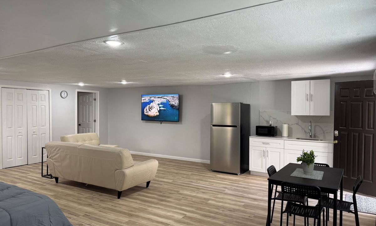 Marksville Apartment | Modern Open Studio - 3 Beds - 2 queens & 1–Full Sleeps 6- Near Local Attractions