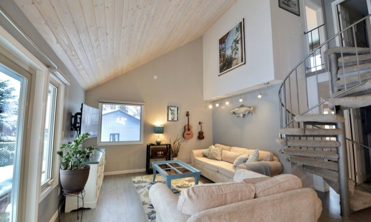 Old Seward - Oceanview House | Modern & Unique South Anchorage Home