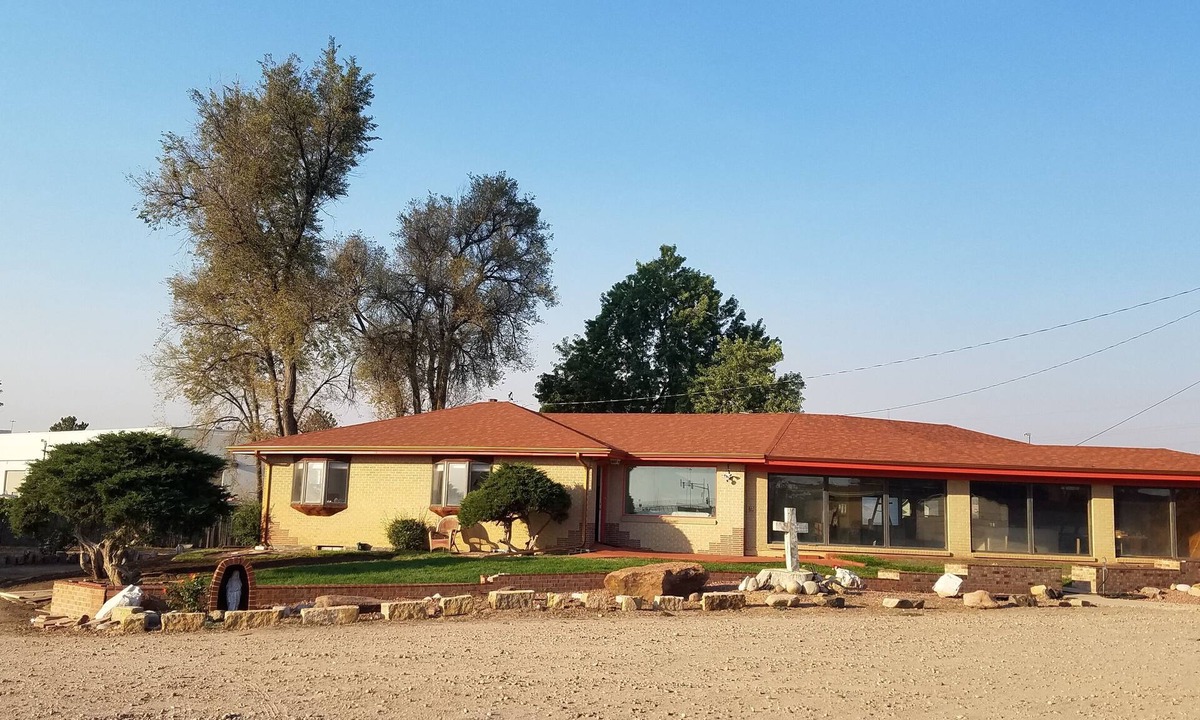 Twin Lakes House | Momos Denver Place