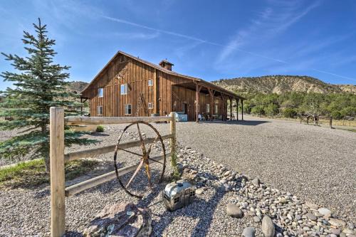 Montrose House | Montrose Barndominium on 7 Acres with Views!
