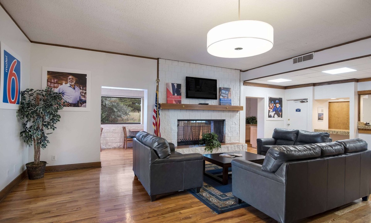 Briargate Hotel | Motel 6 Colorado Springs, CO - Air Force Academy