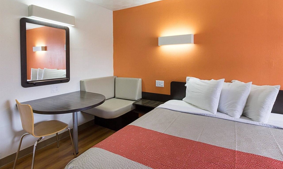Sidney Hotel | Motel 6 Sidney, OH