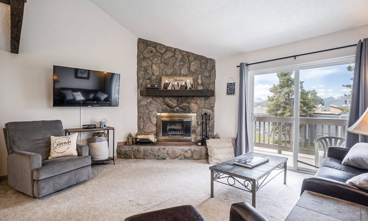 Fraser House | Mountain Condo with Free shuttle to Winter Park town and ski hill. Pool/Hot tubs