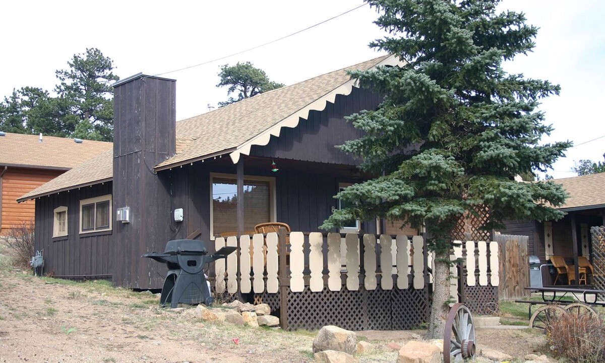 Estes Park Cabin | Mountain Decor in this Two Bedroom Cabin with a beautiful mountain view from deck. Dog friendly