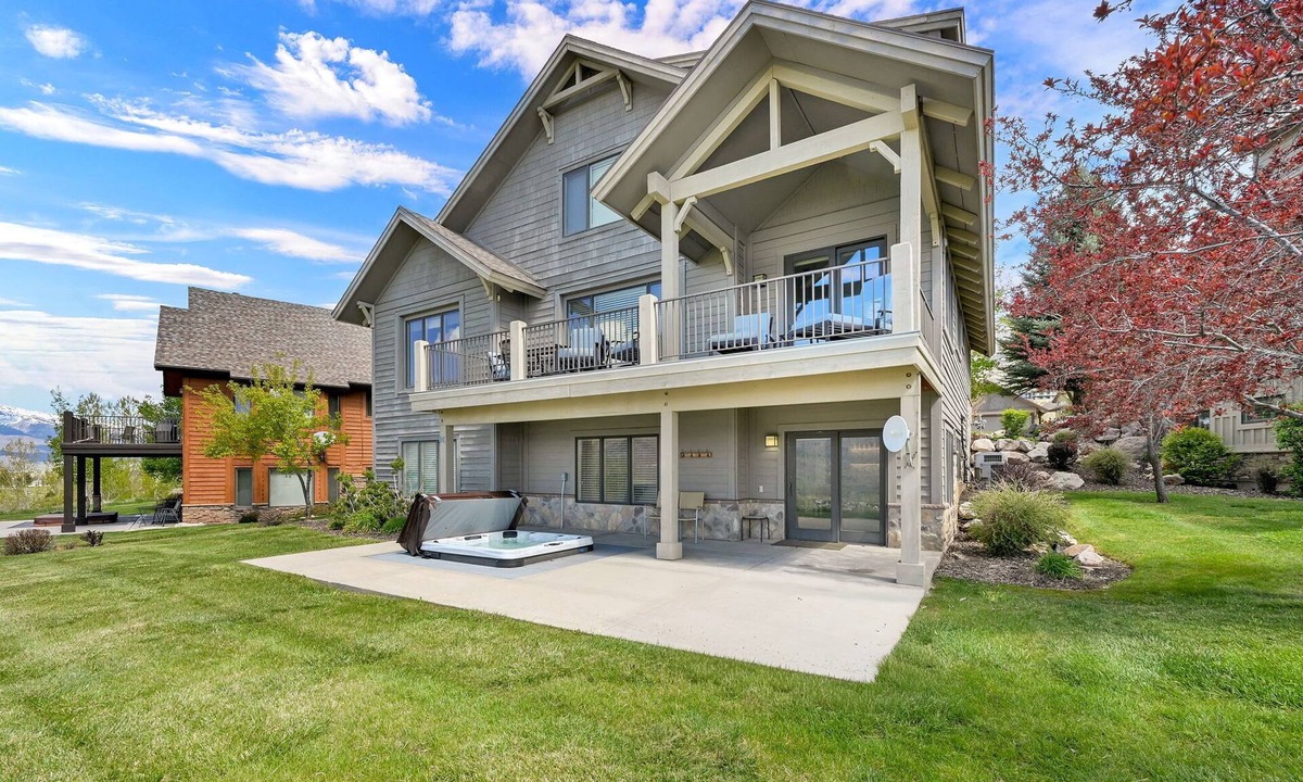 Eden House | Mountain Escape w/Valley Views & Private Hot Tub