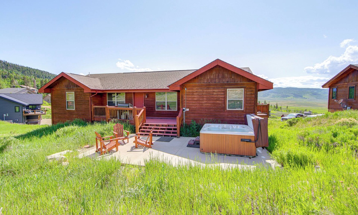 Innsbruck Val Moritz Cabin | Mountain Retreat Near Granby Ranch | Hot Tub and Views