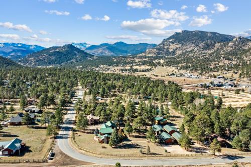 Estes Park Resort | Mountain Shadows Cabins
