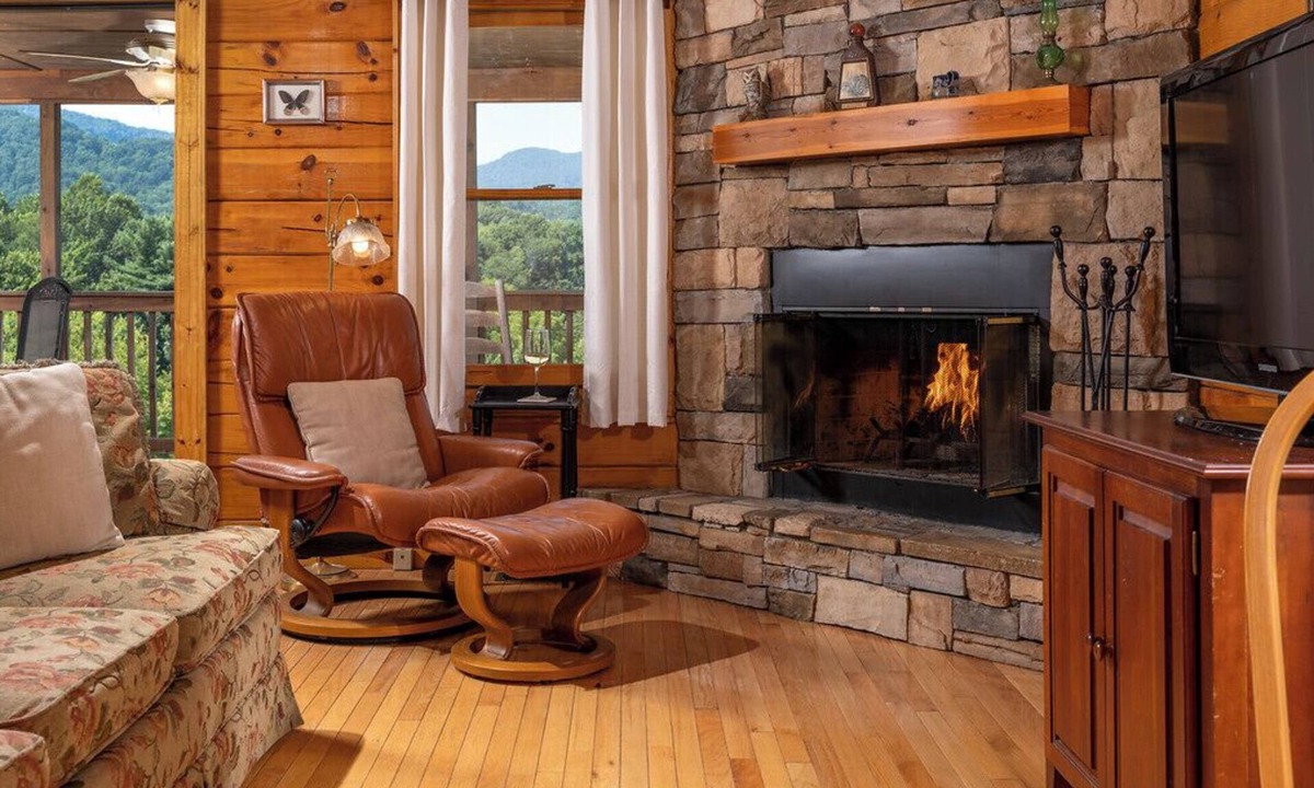 Candler Cabin | Mt. Mitchell Log Cabin - Engadine Inn and Cabins
