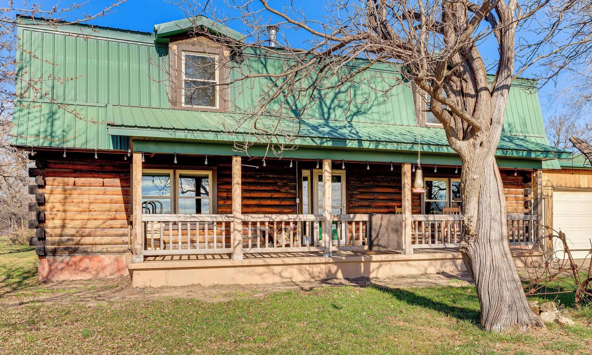 Comanche County Cabin | 'Mule Creek Lodge' Rural Stay Near Coldwater Lake