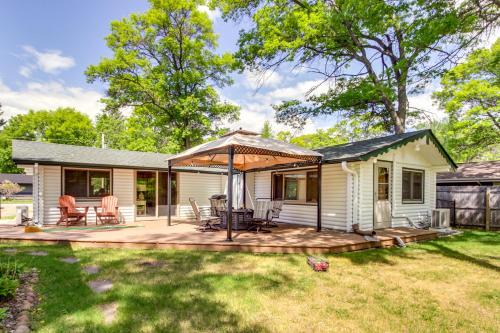 Breezy Point House | Near Golf & Lake: Breezy Point Resort Log Cabin