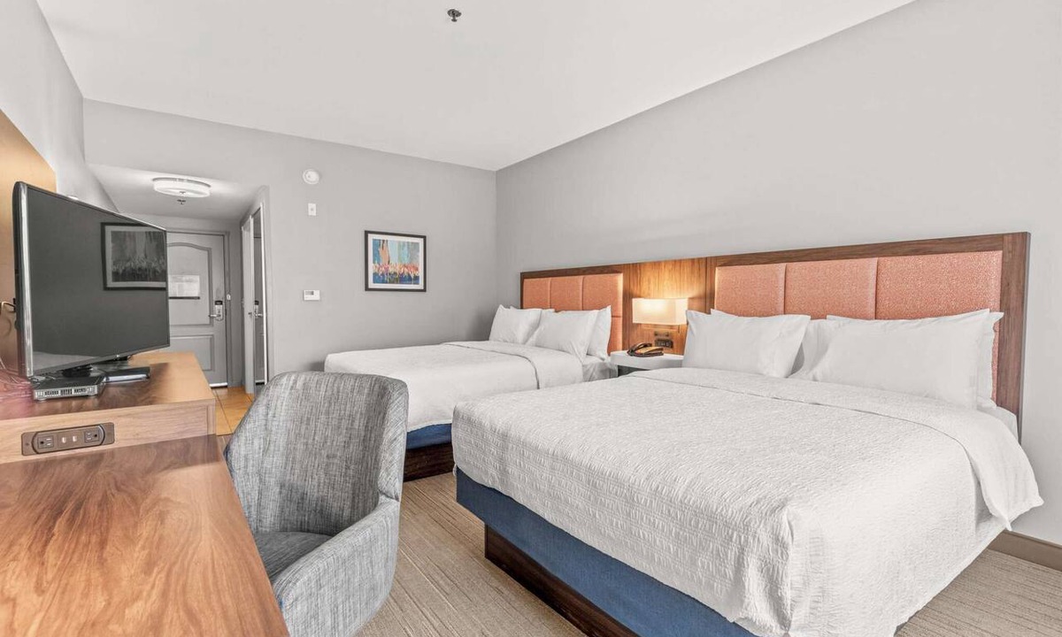 Brighton Hotel | Near Riverdale Golf | Pool + Free Breakfast