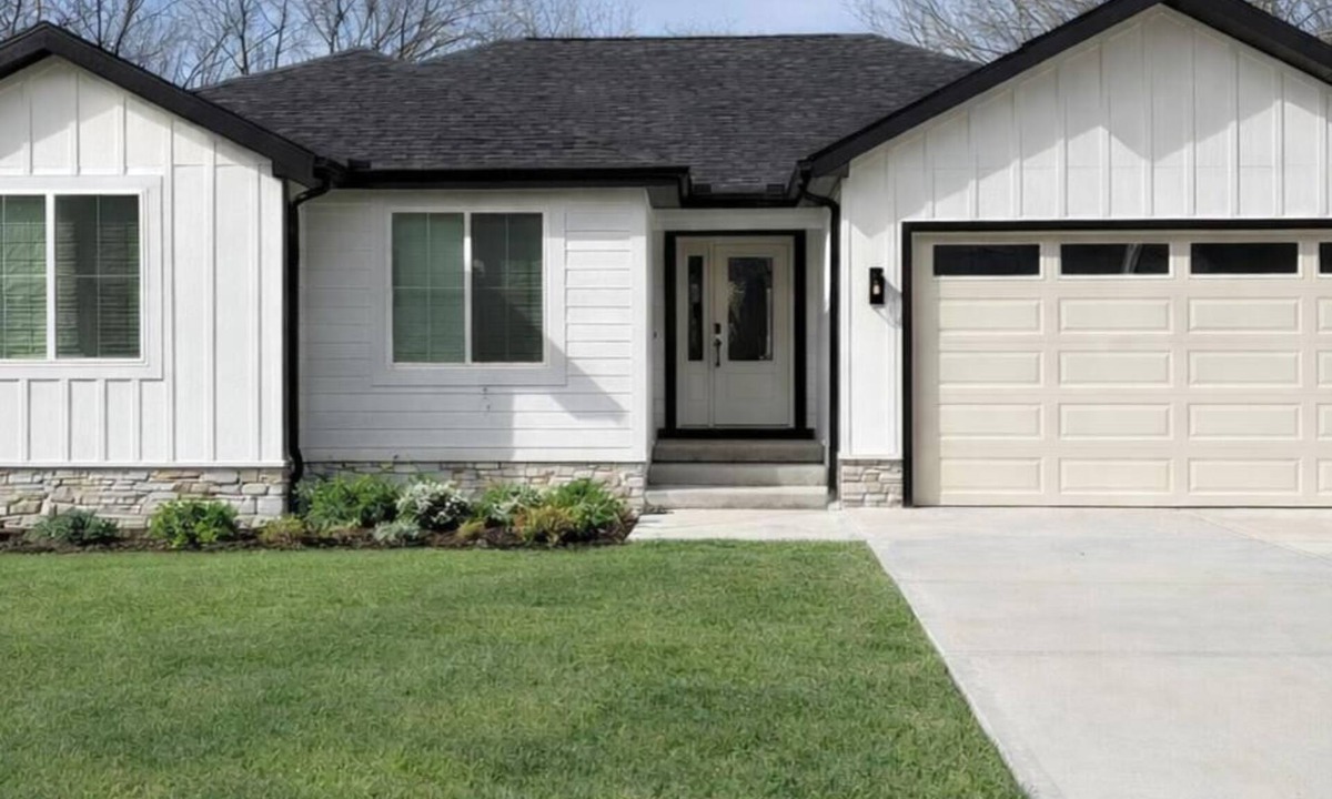 Platte City House | New 4BR Modern Home ~ 5 minutes to MCI ~ 30 minutes to Arrowhead Stadium