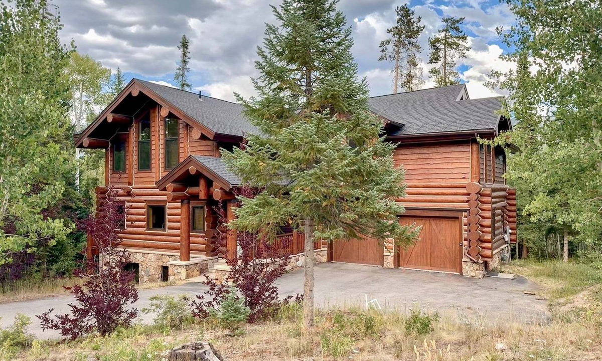 Three Peaks House | NEW Elk Ridge Lodge: Hammock, Foosball, Private Hot Tub in Silverthorne!