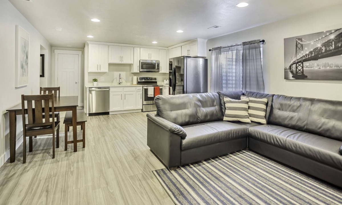 Vineyard Apartment | NEW FURNISHED 2bd APT GREAT for Long Stays