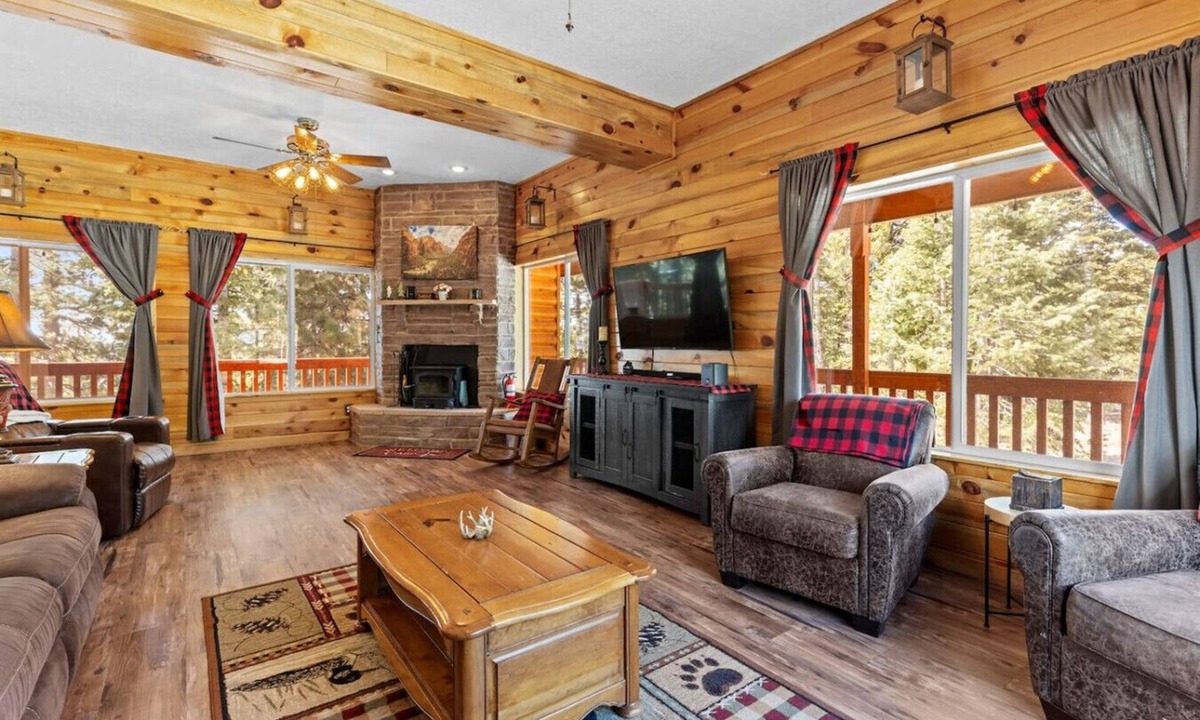Meadow View Heights Cabin | New Hot Tub! Large property on Rim of Duck Creek