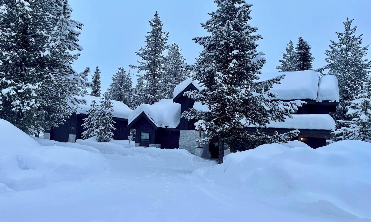 McCall House | New! Immaculate Mountain Luxe Getaway with Fire Pit