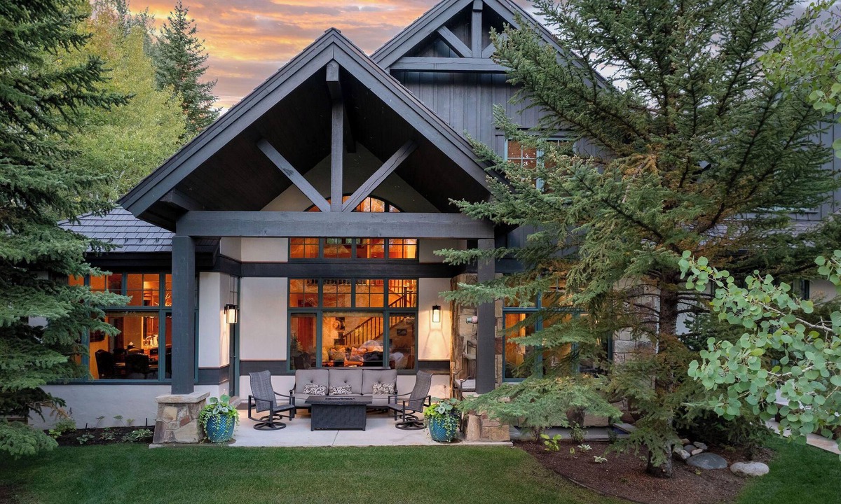 Edwards Cabin | New Listing! Arrowhead Luxury Home | Private Pond | Fire Pit + Pool Table