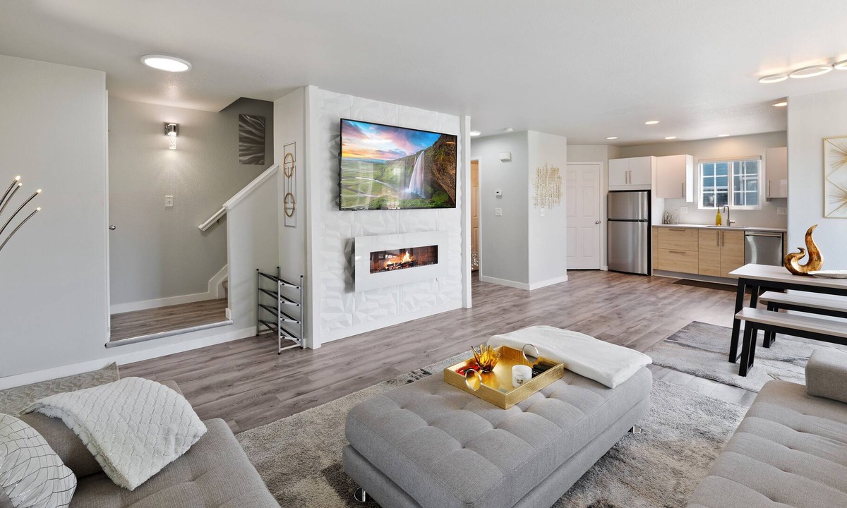 Greeley Condo | New!! Lux Poolside Oasis - 2 bd / 3 ba Condo - Close to Everything!