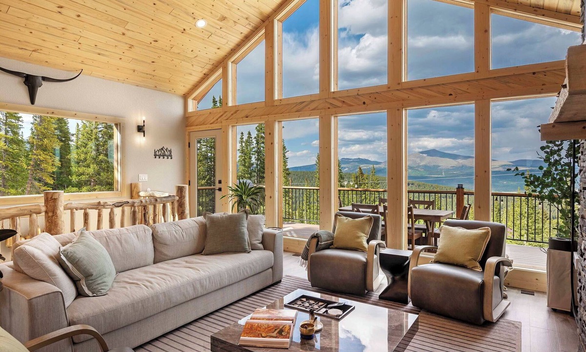 Valley of the Sun Cabin | NEW Luxe Mtn Cabin, Views, Cedar spa, pool table!