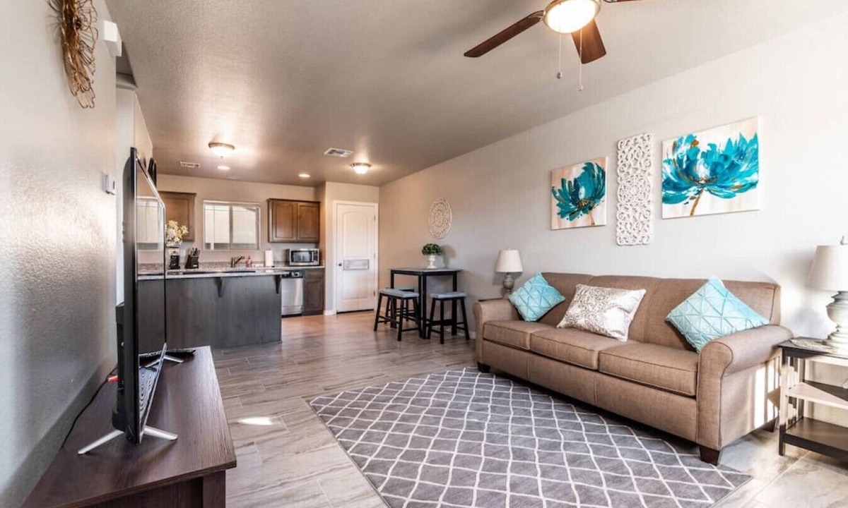 Kingman House | New Pet Friendly Duplex!