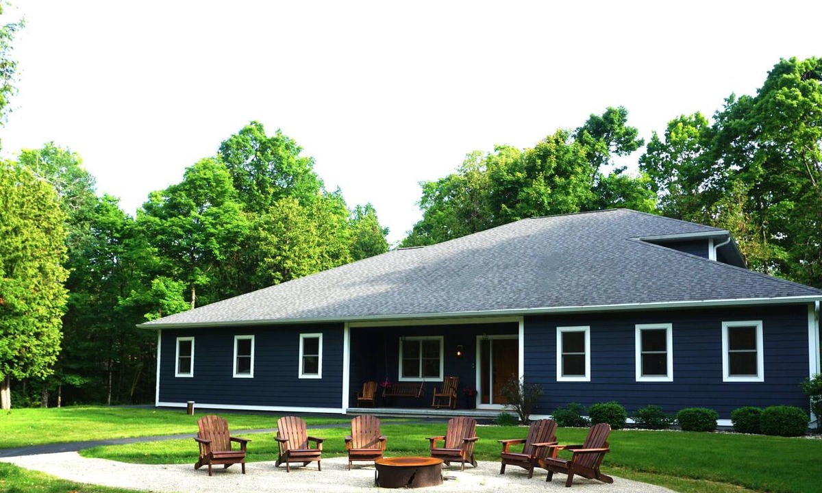 Egg Harbor House | NEW Spacious Luxury Retreat in Exclusive Point Beach with Lake Access