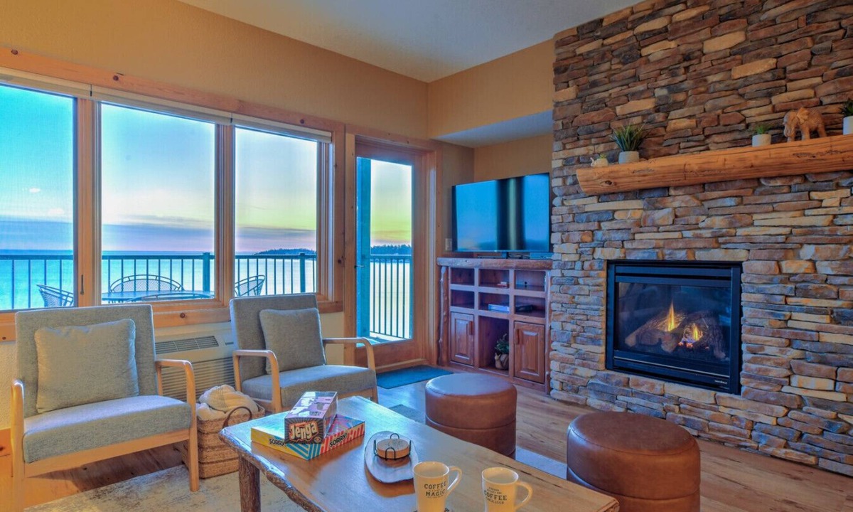 Two Harbors Condo | NEW: Two Harbors Superior Lakefront 1BR Corner | Pool | Hot Tub & Sauna | EV