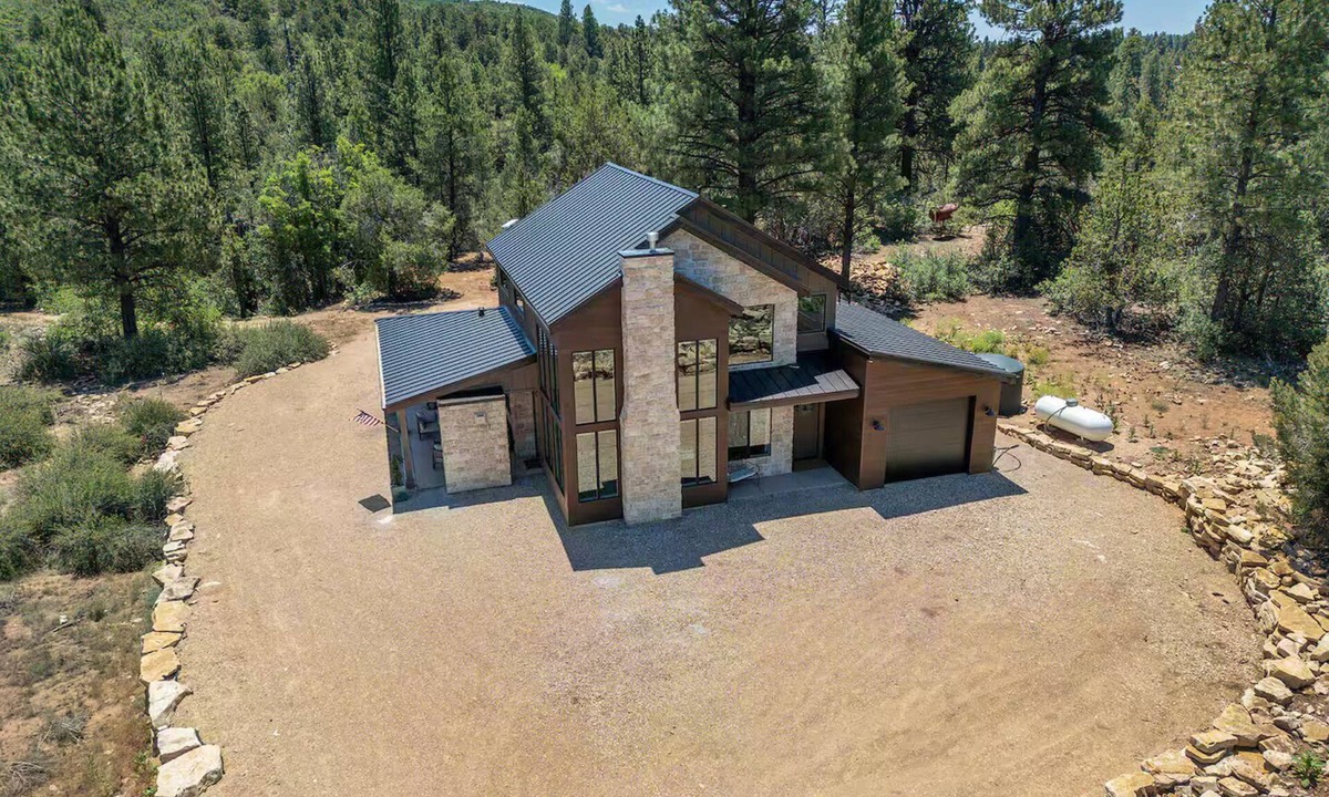 Orderville Cabin | New Zion cabin with hot tub, sauna, cold plunge @ Zion Knotty Pines