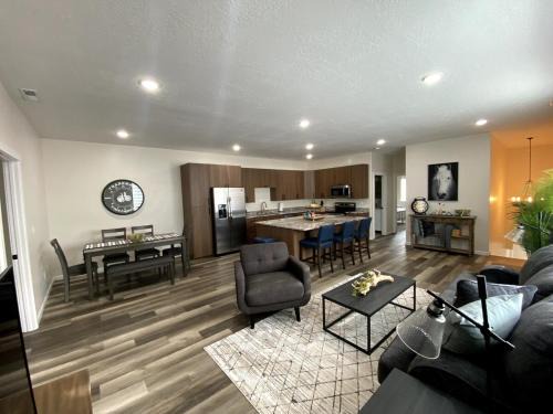 Evanston Apartment | Newly Built 3 Bed 2 Bath House