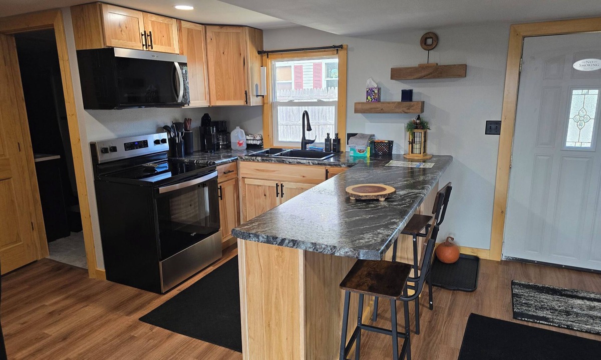 De Soto House | NEWLY REMODELED HOME! INDOOR FISH & GAME CLEANING STATION!