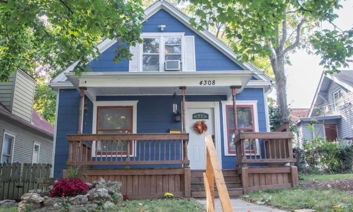 West Plaza House | Newly remodeled KCMO Bungalow, near Plaza & Westport in Kansas City