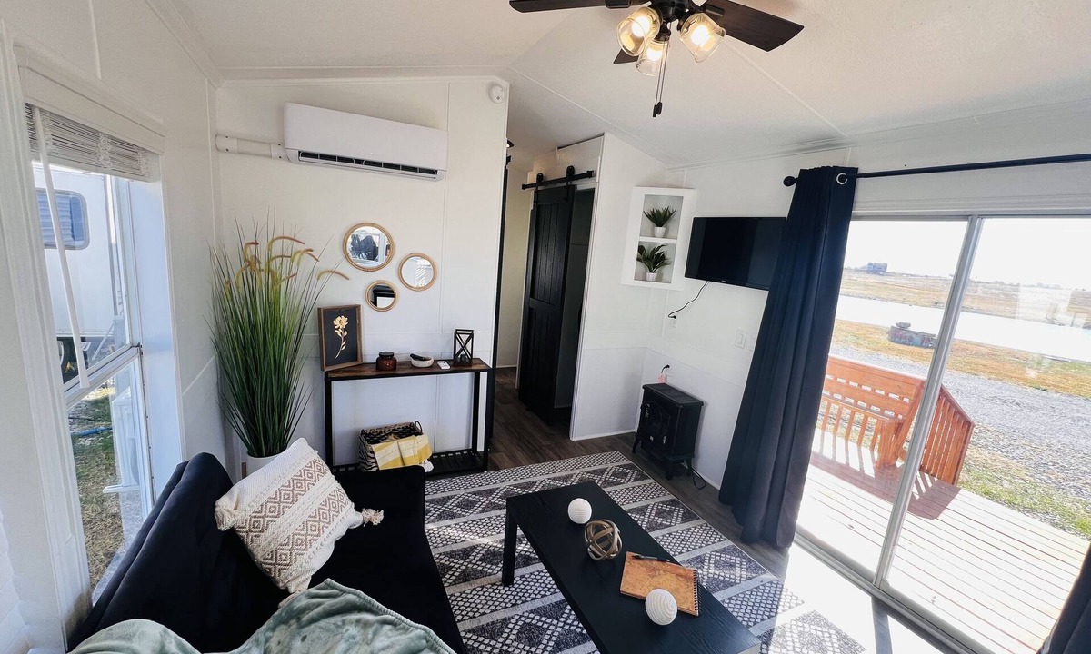 Archie Cabin | NEWLY renovated cottage located right off I-49 in Archie, MO.