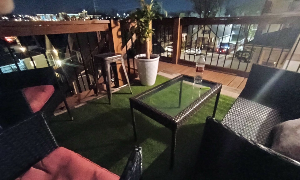 Kansas City Apartment | Newly Renovated Stylish 3rd Floor Apartment 5 mins from Country Club Plaza