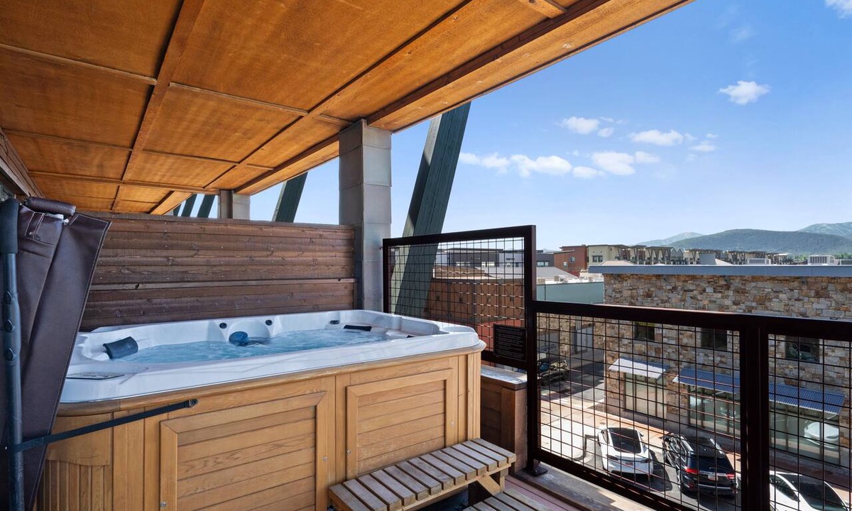 Kimball Junction Condo | Newpark 402 | Private Hot Tub | Kitchenette | Olympic Park & Mountain Views | Balcony | Top Floor