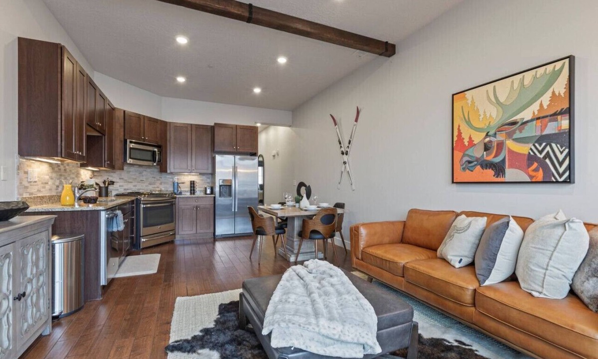 Kimball Junction Apartment | Newpark Terrace|Sleeps 5|Private Hot Tub|Restaurants & Shopping
